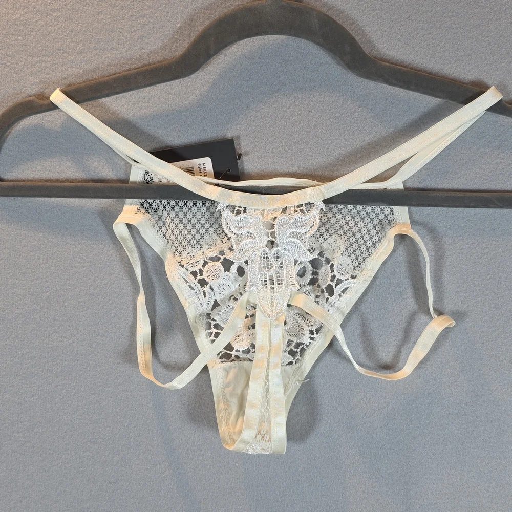 Frederick's of Hollywood Cream Lace Panty Thong Size MEDIUM NWT